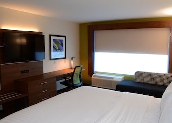 Holiday Inn Express & Suites Pittsburgh Monroeville