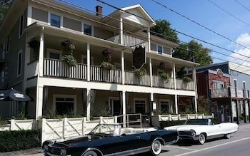 Auberge Ayer's Cliff