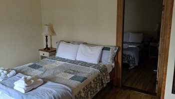 Auberge Ayer's Cliff