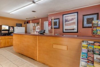 Econo Lodge North