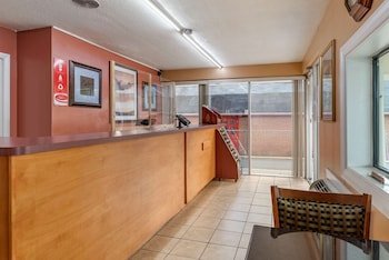 Econo Lodge North
