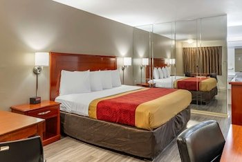 Econo Lodge North