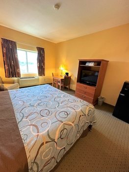 Super 8 by Wyndham Topeka at Forbes Landing