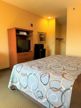 Super 8 by Wyndham Topeka at Forbes Landing