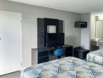 Camden West Inn