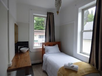 Sahara Guesthouse, Motel & Deluxe Studios