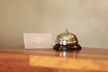 Hotel Milestone 1915