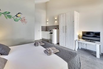 All Seasons Apartments