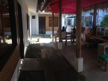 Lola's Lodge