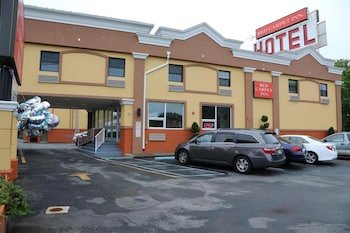 Red Carpet Inn Elmwood Park
