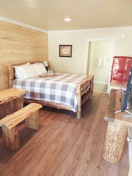 Woodfords Inn