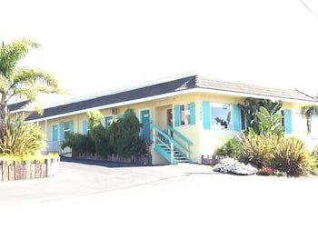 Beach Bungalows Inn & Suites