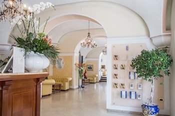 Lloyd's Baia Hotel