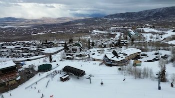 SlopeSide Inn