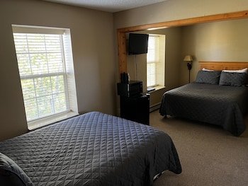 SlopeSide Inn