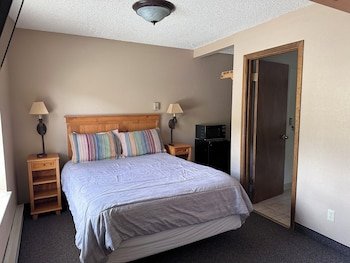 SlopeSide Inn