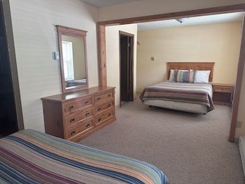 SlopeSide Inn