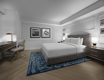 Pantages Hotel Downtown Toronto