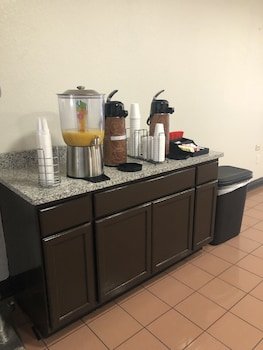 Red Roof Inn & Suites Lexington - Hamburg