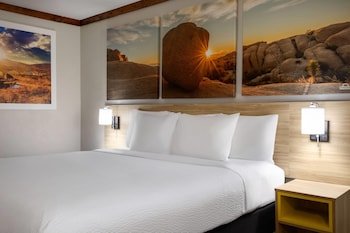Days Inn by Wyndham Suites Fredericksburg