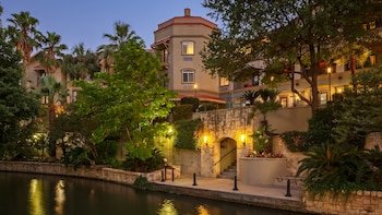 Indigo San Antonio Riverwalk