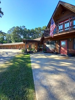 Cedar Falls Lodge