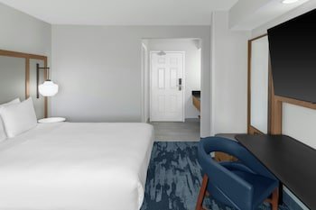 Fairfield Inn and Suites by Marriott San Francisco San Carlos