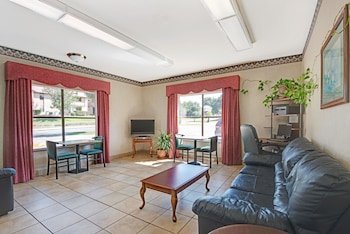 Super 8 by Wyndham Universal City