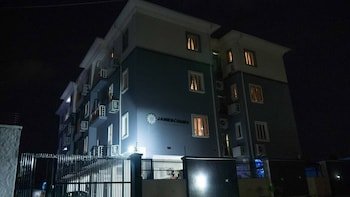 James Court Hotel & Luxury Apartments