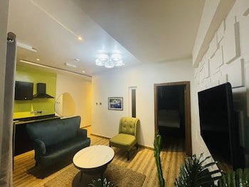 James Court Hotel & Luxury Apartments
