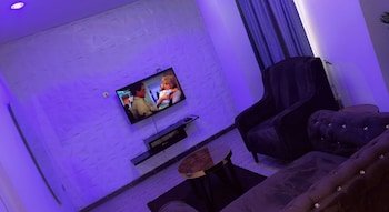 James Court Hotel & Luxury Apartments