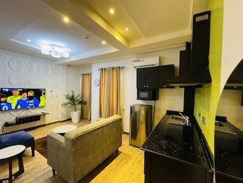 James Court Hotel & Luxury Apartments