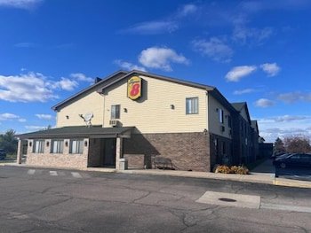 Super 8 by Wyndham Imlay City