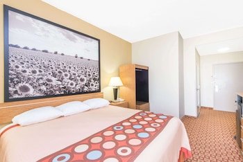 Super 8 by Wyndham Wichita South