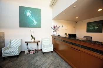 Munras Inn