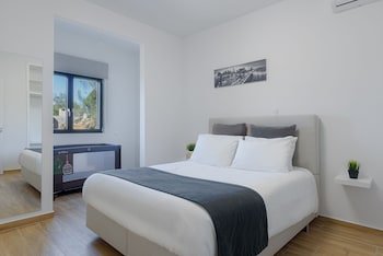 Sounio Black Villa