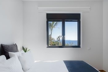 Sounio Black Villa