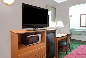 Travelodge by Wyndham Sacramento / Rancho Cordova
