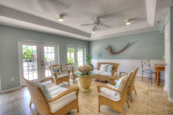 Naples Garden Inn