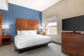 Comfort Suites Near Birkdale Village- Huntersville