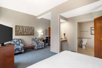 Comfort Suites Near Birkdale Village- Huntersville