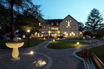 Modrzewiowy Dwór Restauracja & Hotel