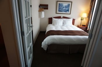 River Hills Hotel