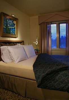 The Lodge at Kingsbury Crossing