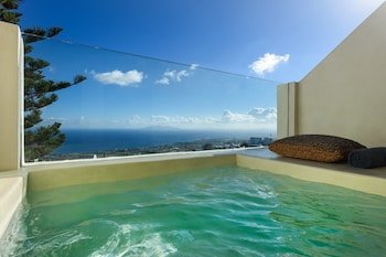 Divelia East Suites