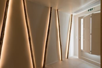 Divelia East Suites