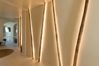 Divelia East Suites