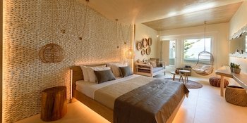 Divelia East Suites