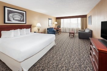 Capitol Plaza Hotel & Convention Center