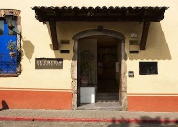 El Ciruelo Hotel/ Restaurante
